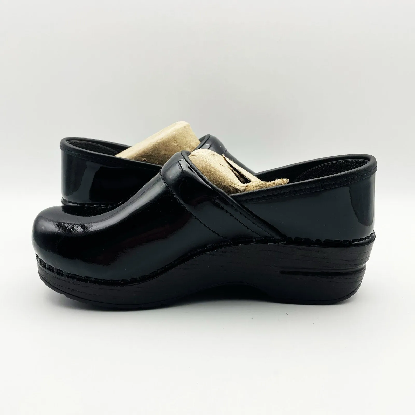 Dansko Women's Professional Patent Clogs EU 35 US 4.5-5 Black Leather Shoes