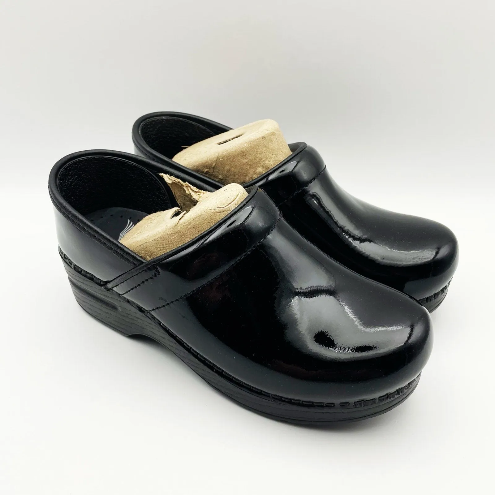 Dansko Women's Professional Patent Clogs EU 35 US 4.5-5 Black Leather Shoes