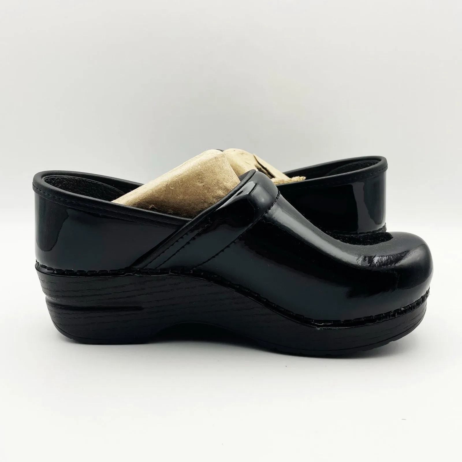 Dansko Women's Professional Patent Clogs EU 35 US 4.5-5 Black Leather Shoes