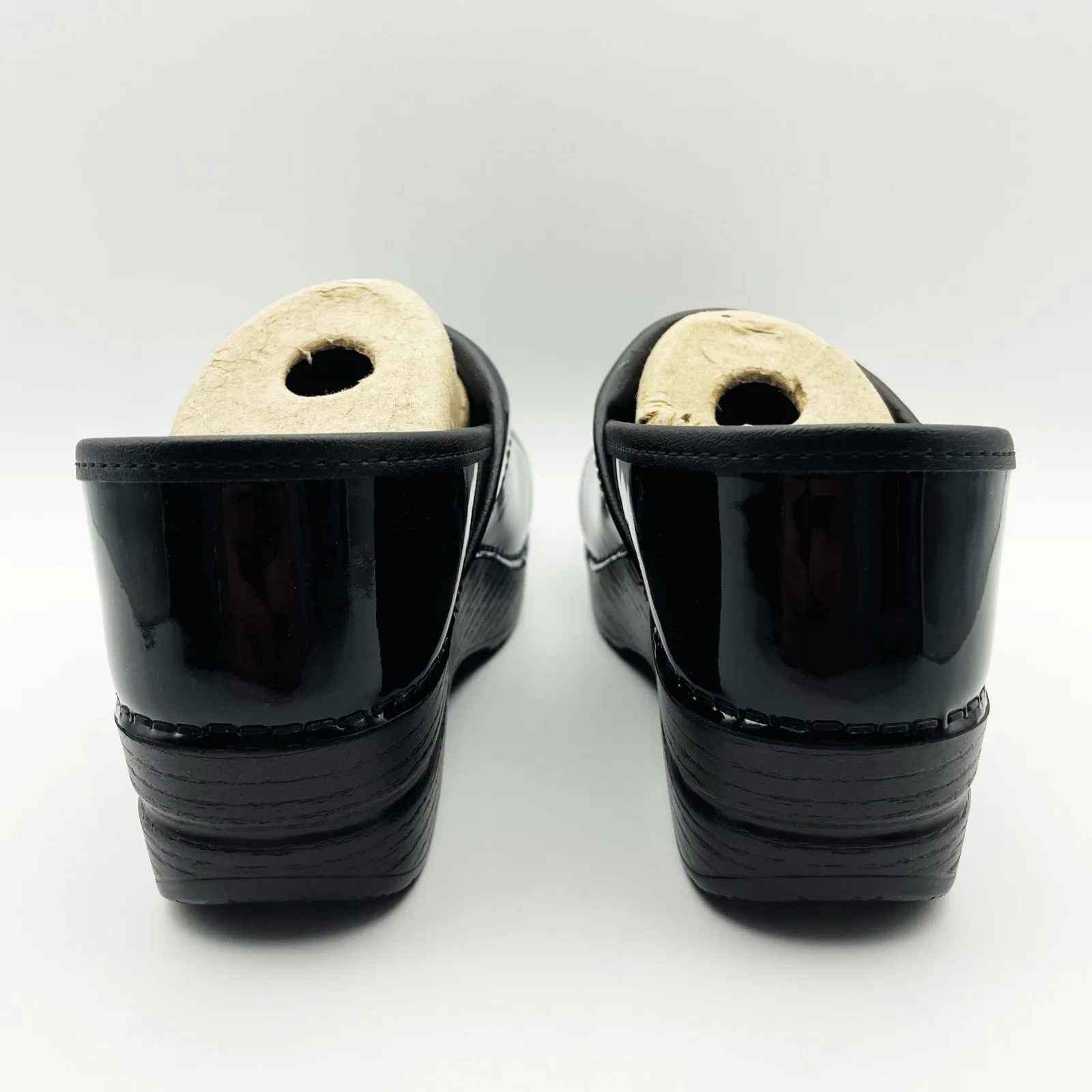 Dansko Women's Professional Patent Clogs EU 35 US 4.5-5 Black Leather Shoes