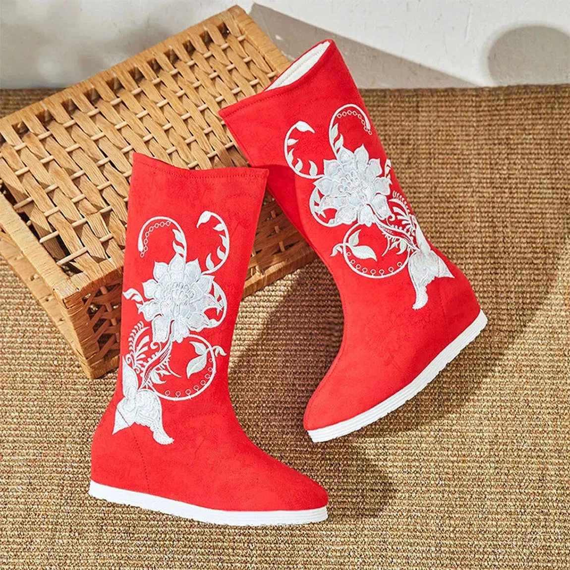 Merendy Ready White  Floral embroidered cowboy boots
