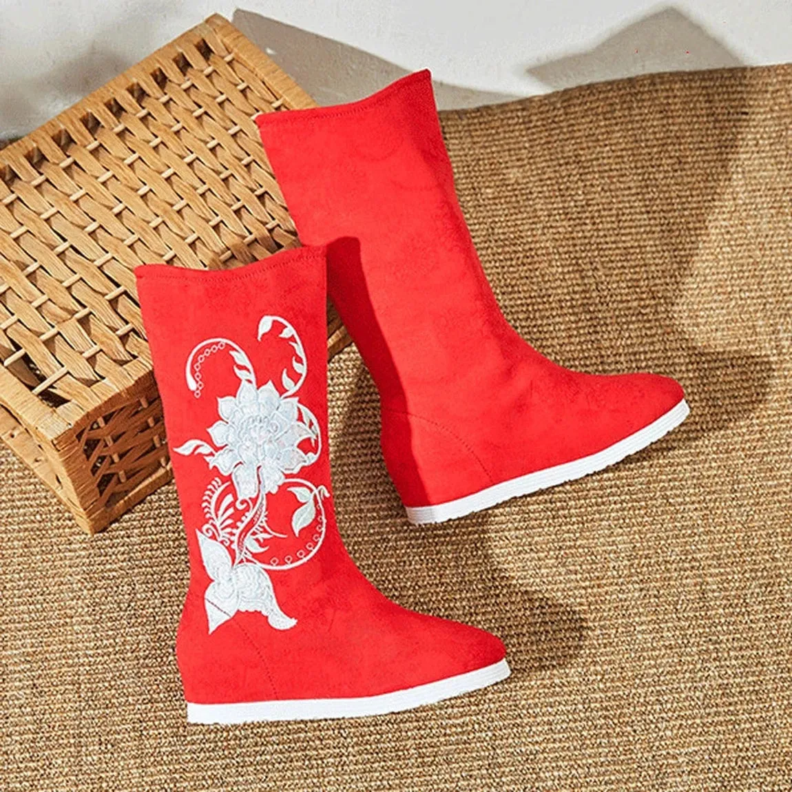 Merendy Ready White  Floral embroidered cowboy boots