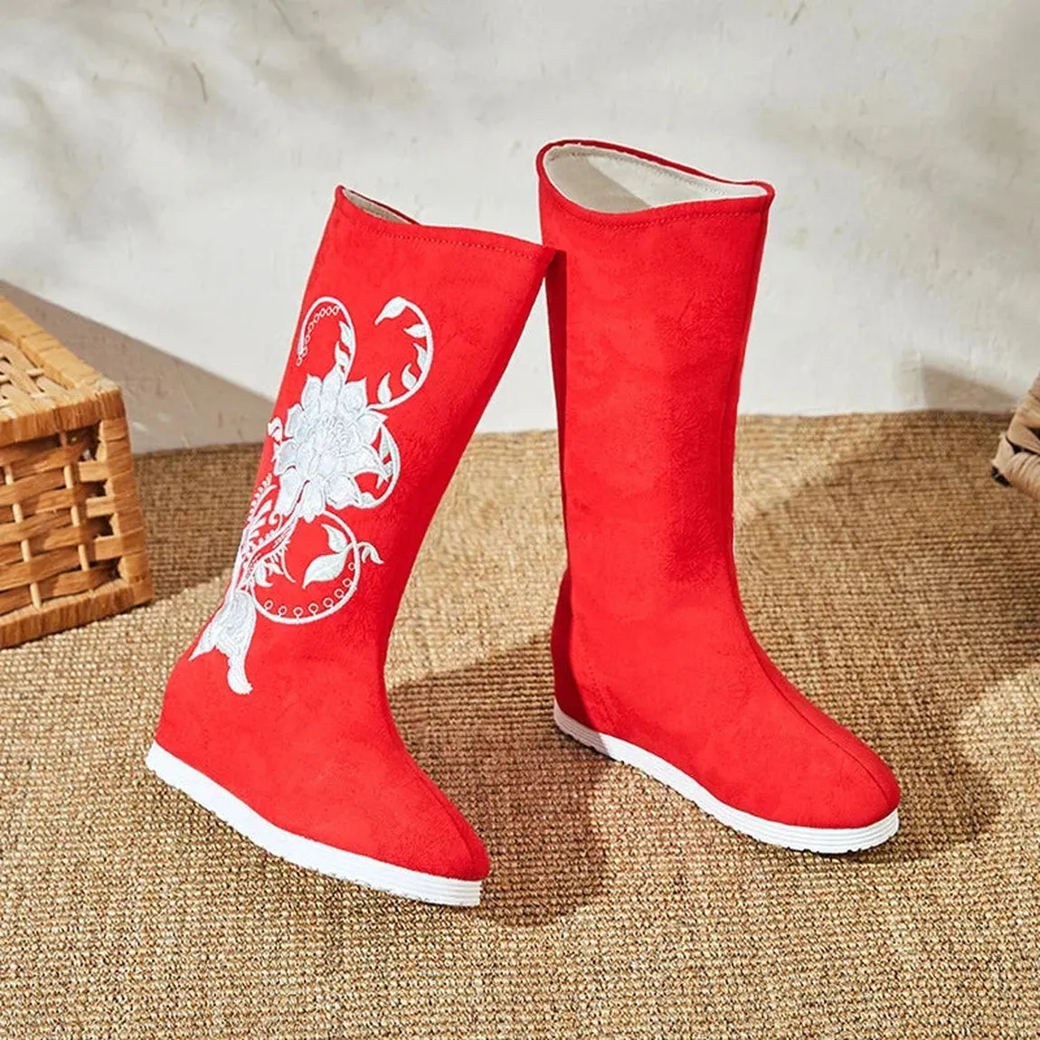 Merendy Ready White  Floral embroidered cowboy boots