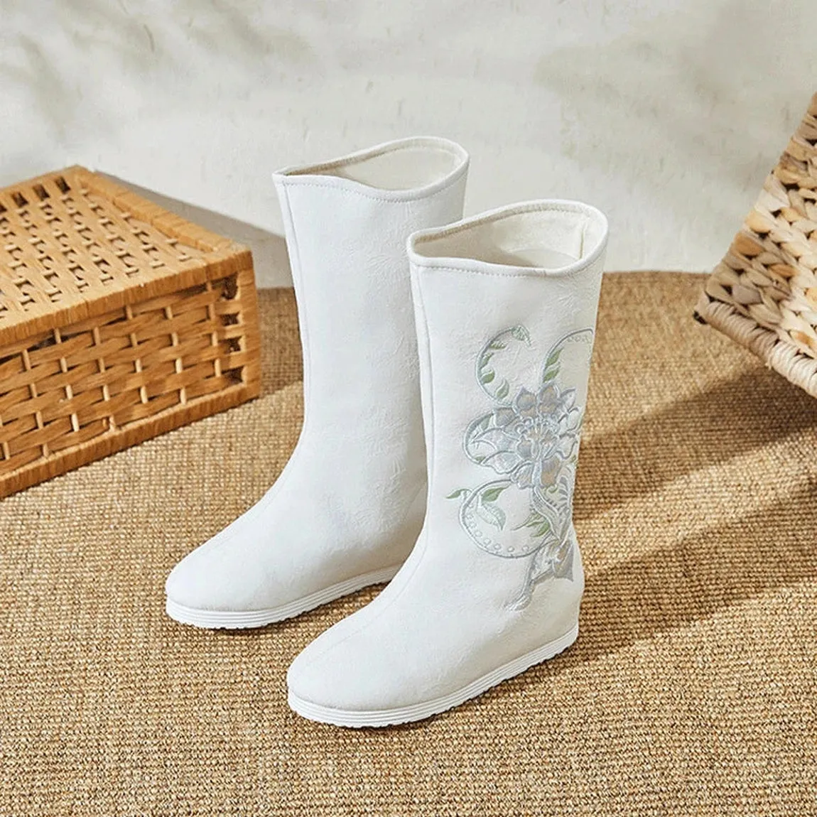 Merendy Ready White  Floral embroidered cowboy boots