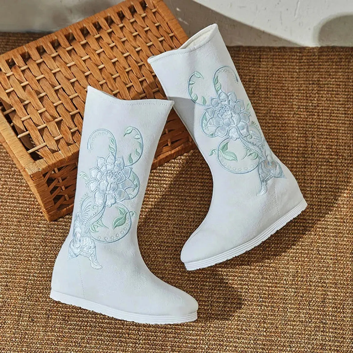 Merendy Ready White  Floral embroidered cowboy boots