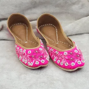 Ruhani Baby Pink Phulkari Jutti