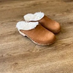 STUD SHEEPKIN LINED CLOG