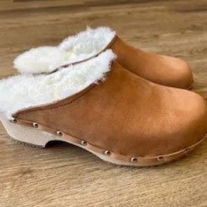STUD SHEEPKIN LINED CLOG