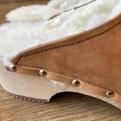STUD SHEEPKIN LINED CLOG