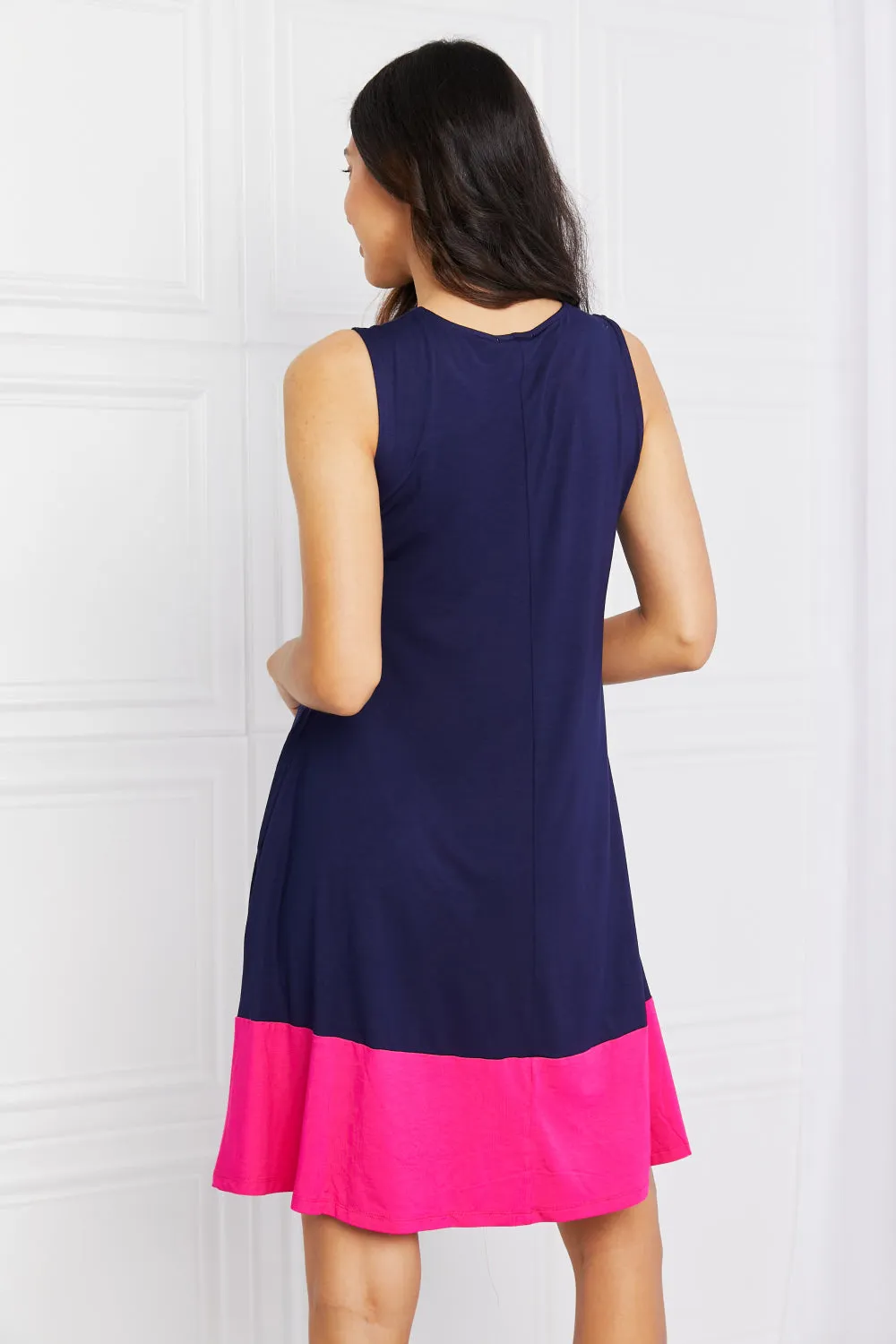 Yelete Two-Tone Sleeveless Mini Dress with Pockets