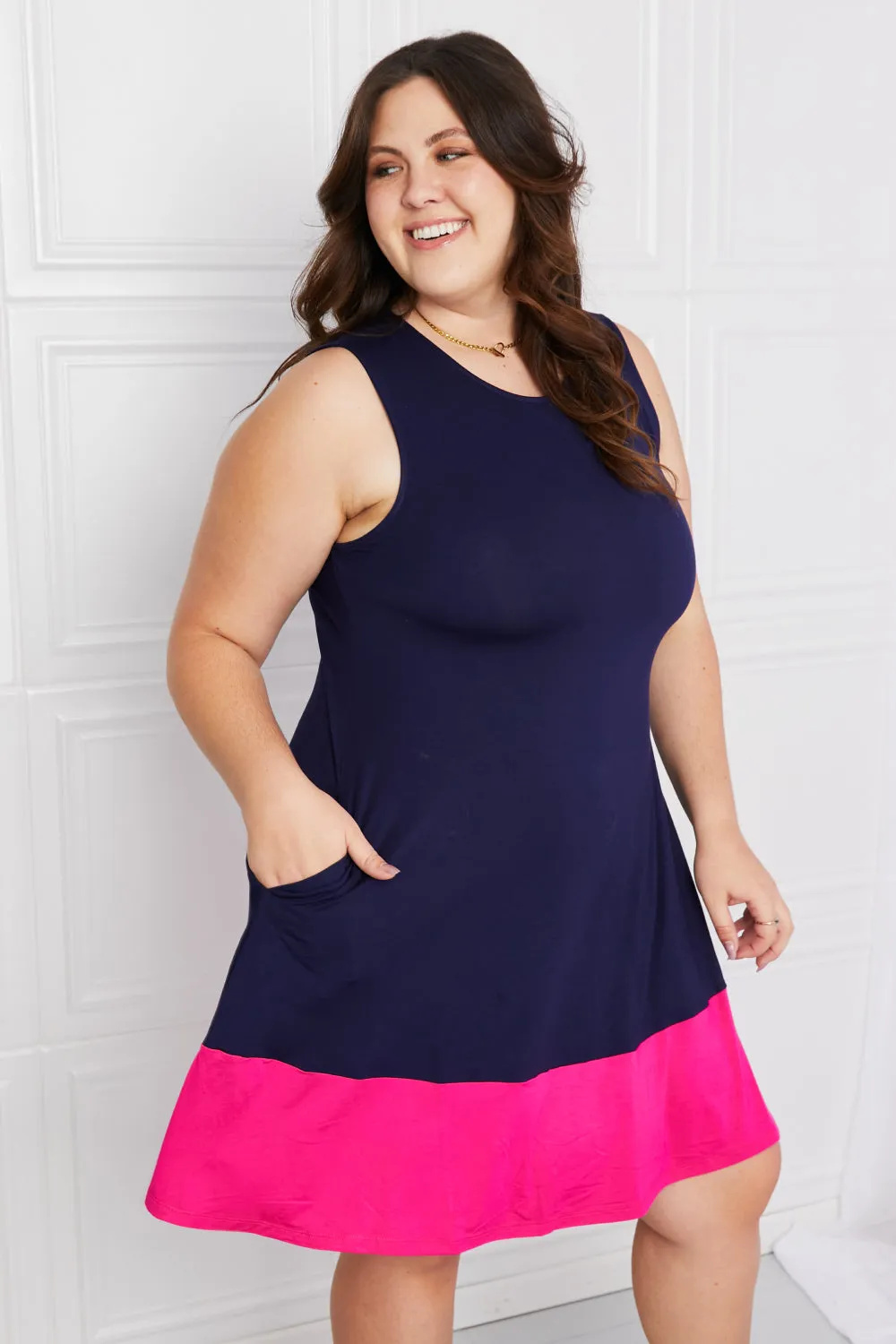 Yelete Two-Tone Sleeveless Mini Dress with Pockets
